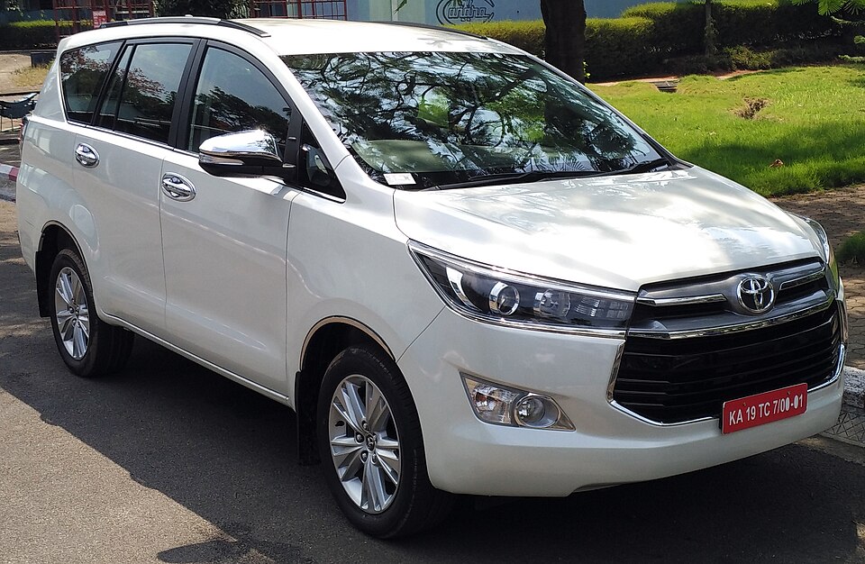 SUV (Toyota Innova Crysta)