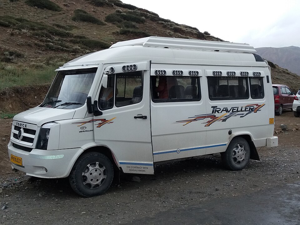 Tempo Traveller (Force Traveller)