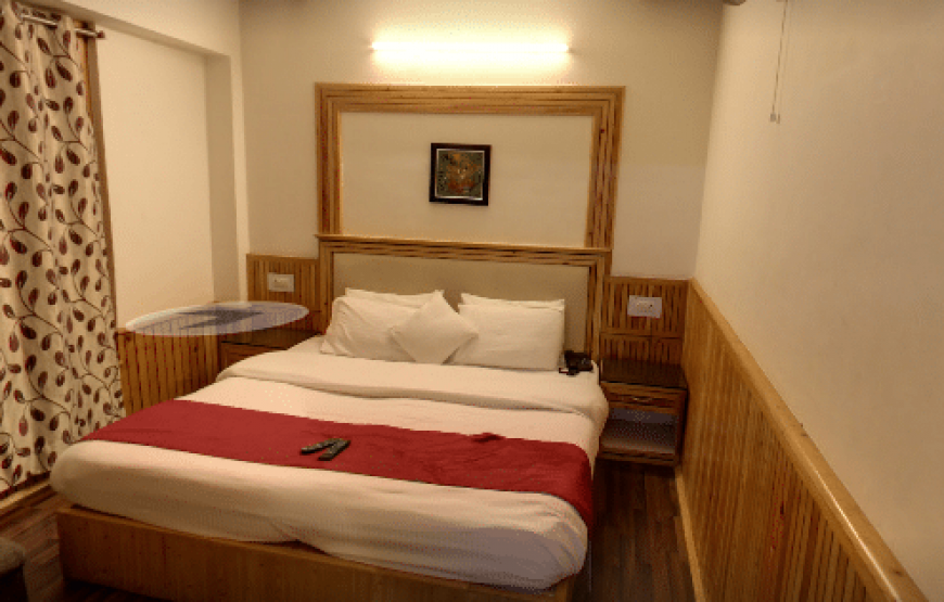 Hotel Himgiri Deluxe Room