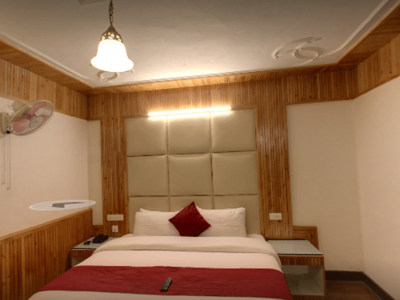 Hotel Himgiri Super Deluxe Room