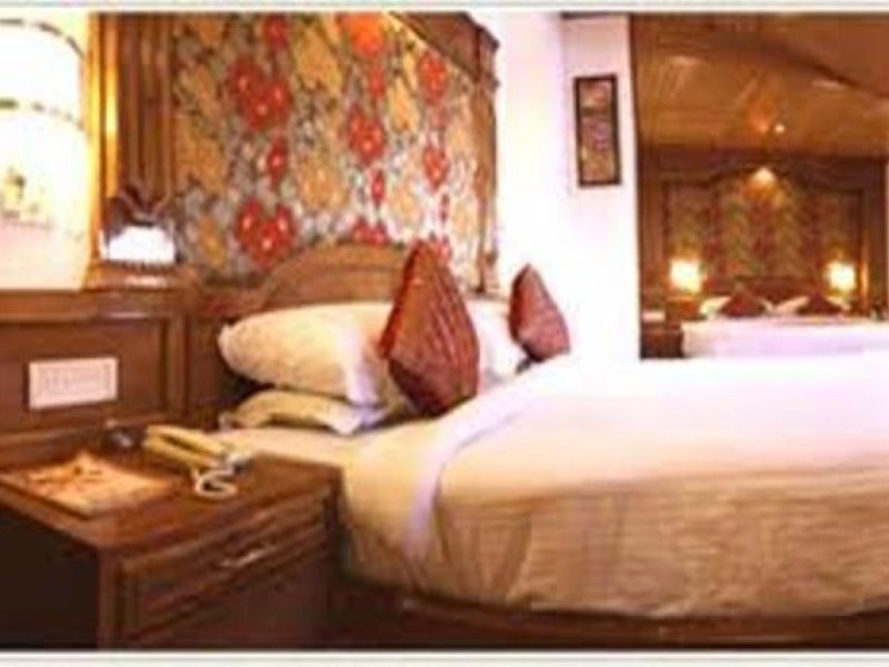 Hotel Surya Executive Suite2