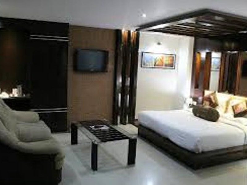 Hotel Surya Honeymoon Suite