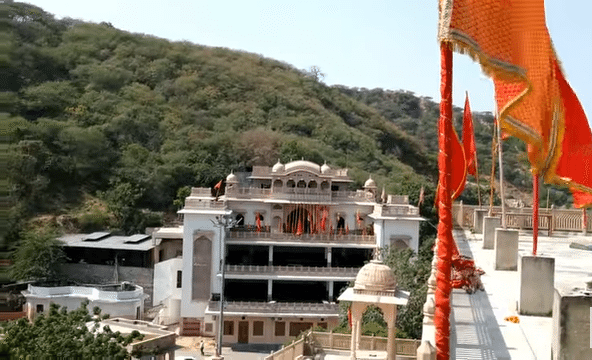 Day 01 : Visit Temple in Jaipur  