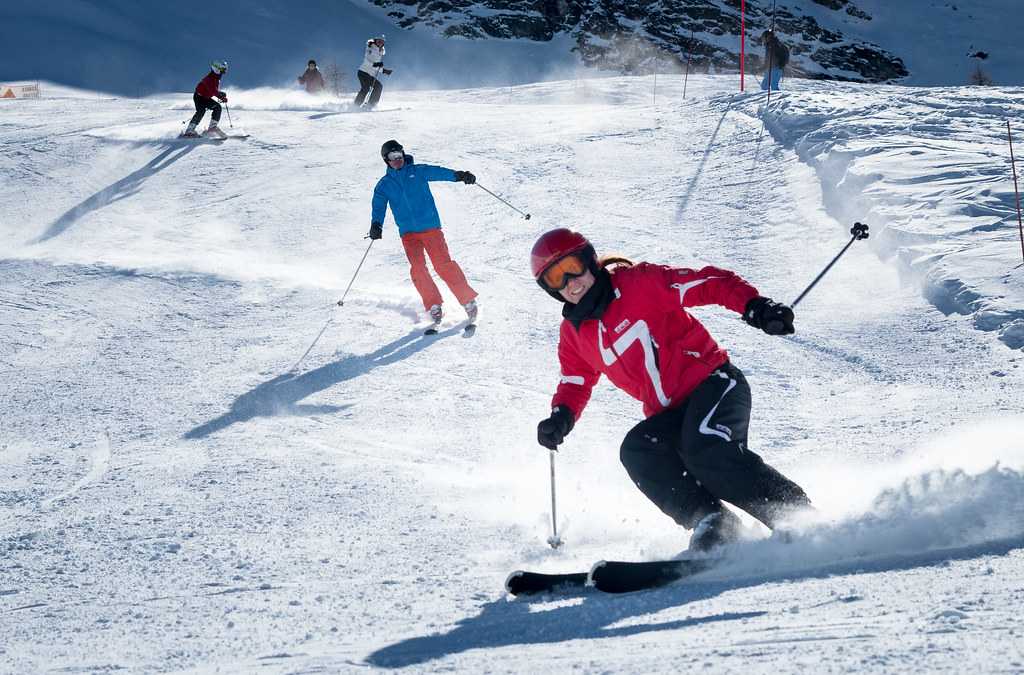 Solang Valley Skiing in manali - Journeydeal Travel together