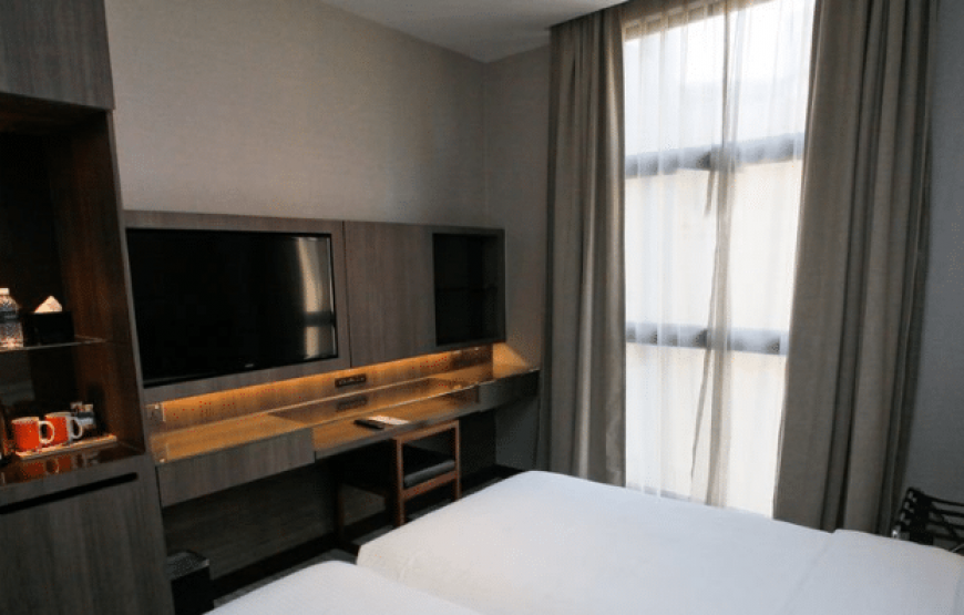 Aqueen Jalan Besar Superior Room